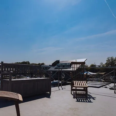 Botel Houseboat At Marina With Views *