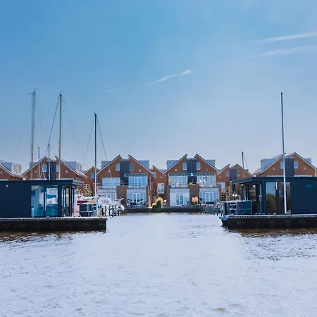 Houseboat At Marina With Views Botel Uitgeest