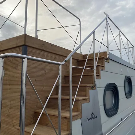 Houseboat At Marina With Views Botel Uitgeest