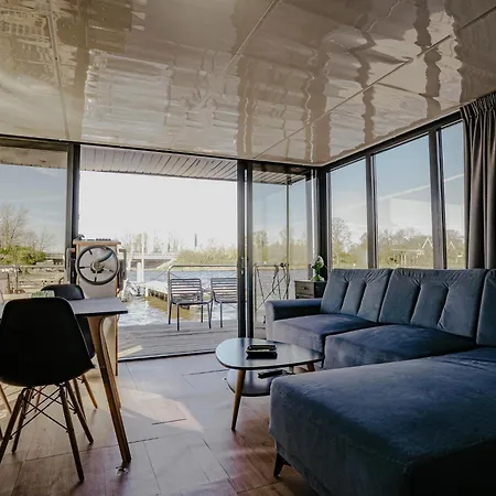 Tekne Houseboat At Marina With Views Uitgeest