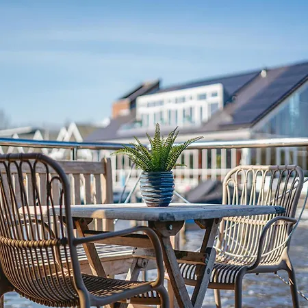 Houseboat At Marina With Views Uitgeest
