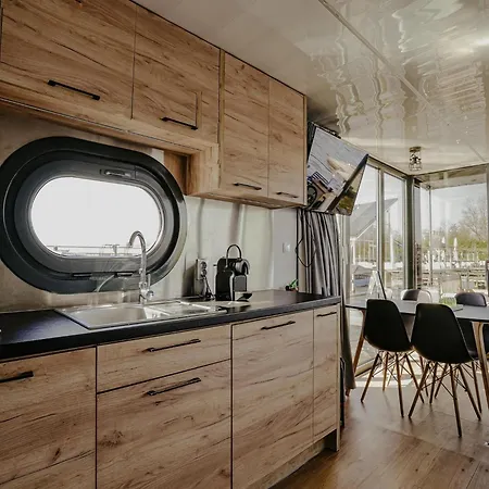 Houseboat At Marina With Views Tekne Uitgeest