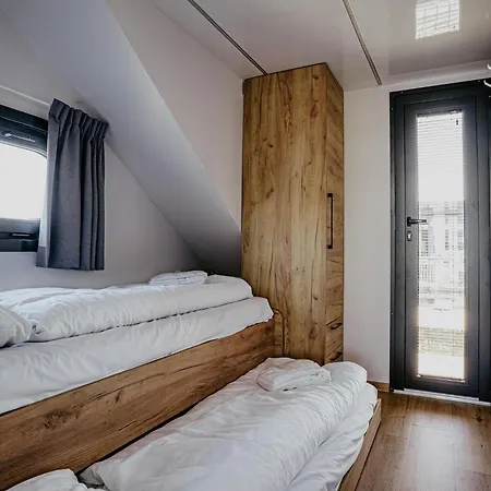 Houseboat At Marina With Views Tekne Uitgeest