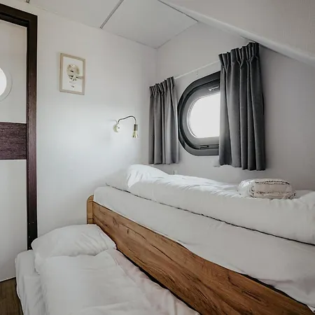 Houseboat At Marina With Views Tekne