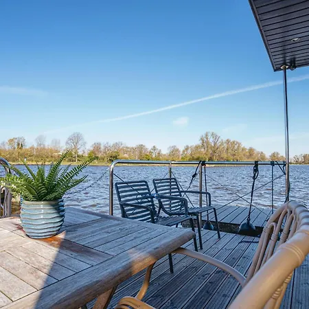 Houseboat At Marina With Views Tekne Uitgeest
