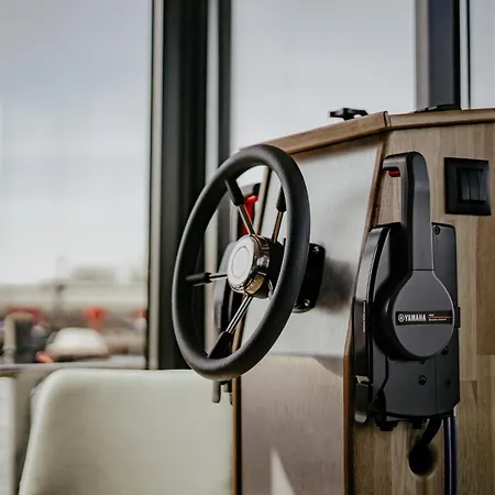 Houseboat At Marina With Views Tekne